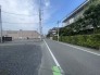 空の広がりを感じる落ち着いた街並みは、日々の暮らしに静かな安らぎをもたらし、心穏やかな毎日を予感させてくれます
 30m
