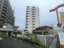 都市の利便性と落ち着いた住環境が共存する、穏やかな街並みに佇む洗練された外観デザイン
