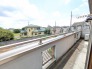 空を広く見渡せる開放的な空間が、穏やかな日常の時間を静かに演出してくれます。
