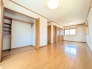 住まう人の個性を映し出すような、無駄のないシンプルな空間が日々の暮らしに静かな安らぎをもたらします。