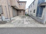 日常の暮らしに自然と馴染む、住まいと調和のとれた落ち着きある外部空間です。