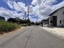 駐車が苦手な方にも嬉しい、前面６ｍ道路に面した住まい。
