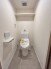 新しくお住まいになる方のことを考えて、トイレも新品に交換しました。
