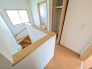 木目のあたたかみが心地よい、日常にそっと寄り添う穏やかな空間が広がっています。