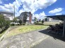青空と緑が織りなす開放感に包まれて、季節の移ろいを肌で感じながら穏やかな日常を過ごせる心地よい空間が広がっています
