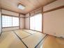 天然素材の温もりと畳の質感が調和する、心落ち着く穏やかな空間が日々の暮らしを包み込みます。