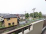 穏やかな街並みと豊かな緑を望む、心地よい開放感に満ちた眺望です。