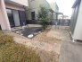 広々とした南庭は、太陽の下のリビングかもしれません。
