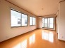 将来的には間仕切りして２部屋に変更可能な洋間。成長に合わせた間取り変更が可能なタイプ。
