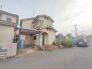 駐車が苦手な方にも嬉しい、前面６ｍ道路に面した住まい。
