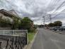 緑豊かな街並みに溶け込む穏やかな住環境が広がる落ち着いたロケーション