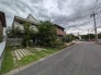豊かな緑と落ち着いた街並みに溶け込む、穏やかな時間が流れる佇まい