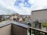 穏やかな住宅街の風景が広がり、日々の暮らしに静かな安らぎをもたらしてくれる眺望です。