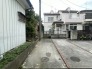 閑静な住宅街に佇む、落ち着いた雰囲気の外観。心地よい距離感が保たれた、穏やかな日常が流れる住まいです
