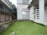 建物と調和する整えられた空間が、日常に静かな広がりをもたらします。プライベートな時間を穏やかに過ごせる、落ち着きのある佇まいが魅力です
