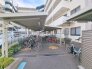 雨風から愛車をしっかりと守る屋根付きのスペースが整っており毎日の暮らしを快適に支えます。
