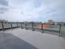 開放感あふれる広々としたルーフバルコニーから爽やかな眺望を楽しめる穏やかな場所。
