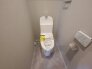 新しくお住まいになる方のことを考えて、トイレも新品に交換しました。
