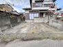 セカンドカーにも便利、駐車2台可の敷地。
