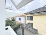 あたりには住宅を中心とした建物が広がります。
