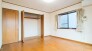 木の温もりを感じさせる落ち着いた色合いで統一され、日々の暮らしに心地よいくつろぎをもたらす空間です。
