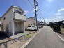 幅員こそやや狭くても、その分交通量が少なくて安心。
