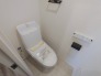 新しくお住まいになる方のことを考えて、トイレも新品に交換しました。
