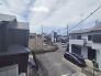 前面の住まいとの距離感があるから、圧迫感を感じません。
