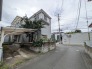 街並みに溶け込む落ち着いた佇まいは、心地よい日常の時間を予感させます。