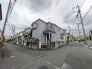 落ち着いた佇まいが街並みに溶け込む、穏やかな空気が流れる住まい