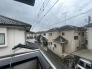 落ち着いた住宅街の景色を見渡し、穏やかな時間が流れる日常を感じられる眺望です
