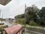 ゆったりとした緑地の多い立地ならでは！緑に包まれた環境です。
