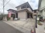 車通りの少ない閑静な住宅地、のびのびした子育てに適します。
