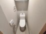 新しくお住まいになる方のことを考えて、トイレも新品に交換しました。
