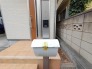 ポスト、表札、インターホンを兼ねる機能門柱。シンプルな外観で容量のあるポストです。
