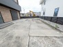 すっきりと整えられた敷地はゆとりがあり日常の動線を心地よく支える広がりを感じさせます