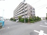 閑静な住宅地で、小さなお子様がいるご家族にも安心。
