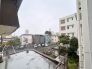 前面の住まいとの距離感があるから、圧迫感を感じません。
