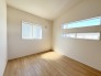 今からここを誰のお部屋にしようか、そんな洋室。大きさは５帖です。
