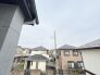 あたり一帯に住宅が広がる立地、住宅地ならではのロケーション。
