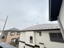 住宅街の中の一戸建て、あたりはほとんど住宅です。
