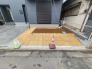 住まいの個性を引き立てる、手入れの行き届いた整然とした外構スペースが広がります。