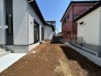 広々とした南庭は、太陽の下のリビングかもしれません。
