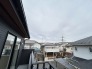 前面の住まいとの距離感があるから、圧迫感を感じません。
