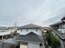 あたりには住宅を中心とした建物が広がります。
