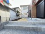 広々とした南庭は、太陽の下のリビングかもしれません。
