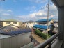 空の広がりを感じながら、穏やかな時の流れと周辺の落ち着いた街並みを身近に感じられる眺望です。
