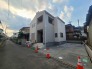 落ち着いた街並みに馴染む、洗練されたフォルムが魅力の住まいです。