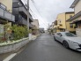 駐車が苦手な方にも嬉しい、前面６ｍ道路に面した住まい。
