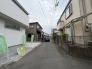幅員こそやや狭くても、その分交通量が少なくて安心。
